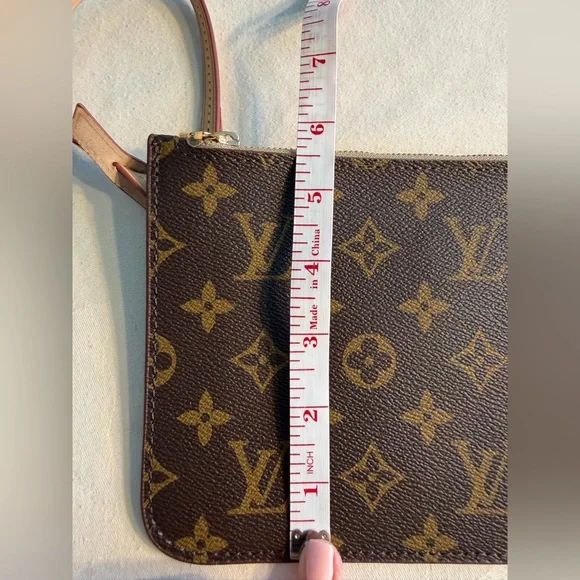 Louis Vuitton Neverfull Monogram Brown Wristlet Like New - Picture 9 of 14